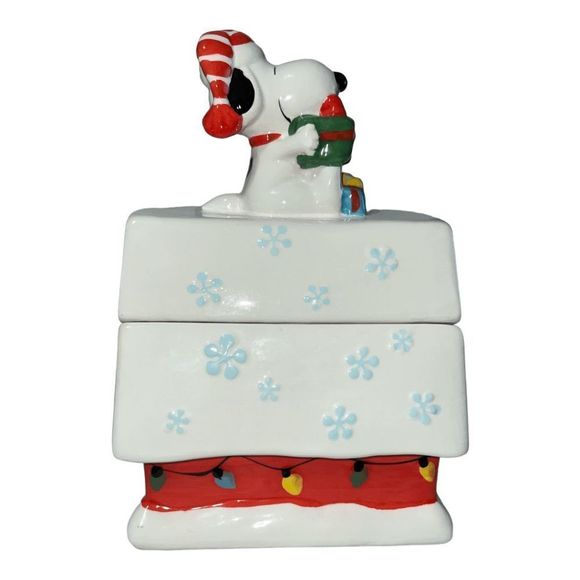 Peanuts Kitchen Peanuts Snoopyand Giftson Dog House Christmas Snow